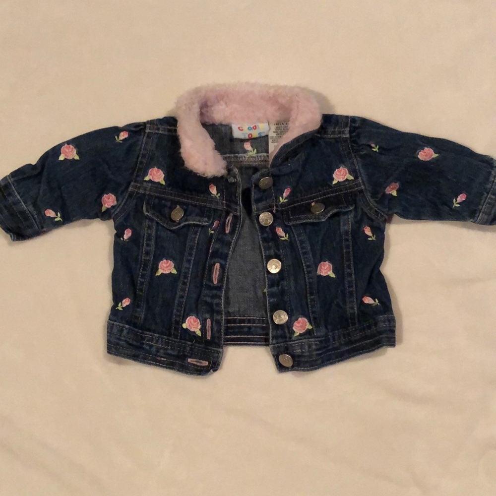 Rose jean jacket with furry collar